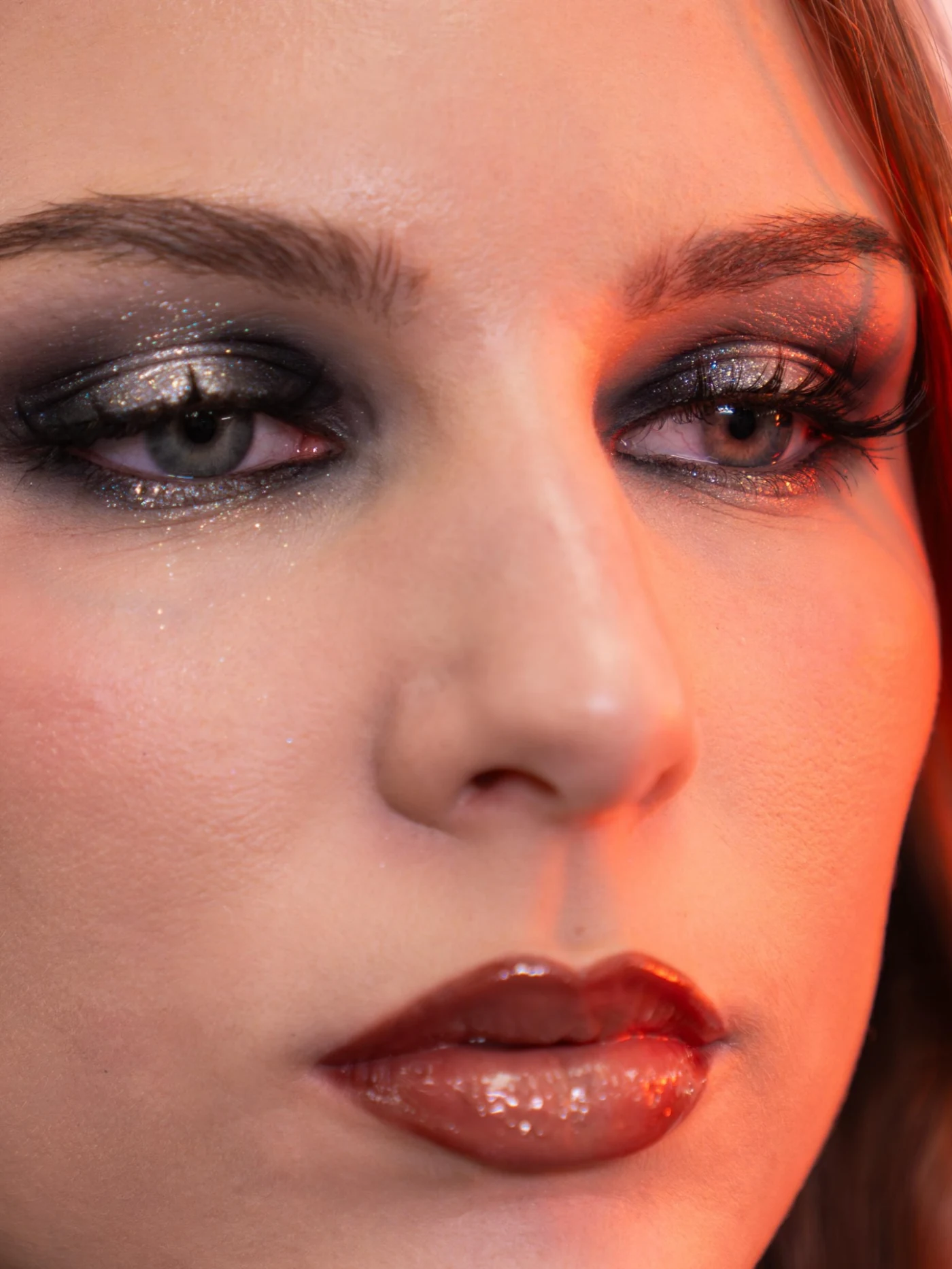 Détail d'un smoky eye en maquillage professionnel.